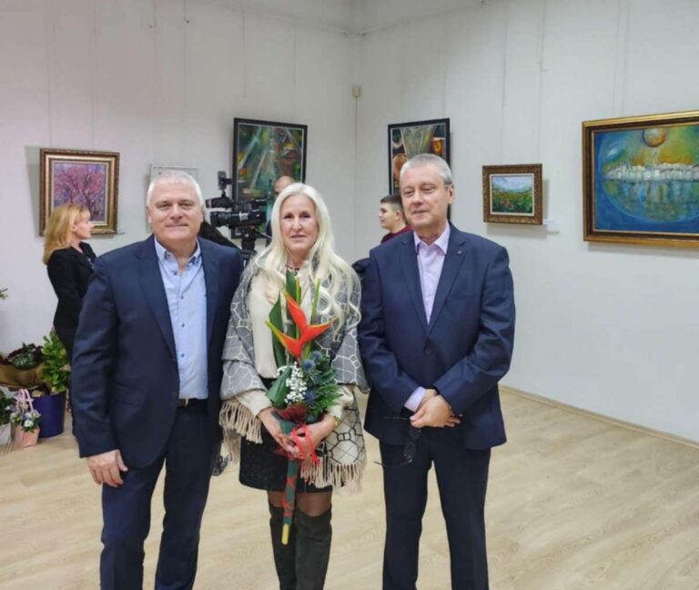 Ваня Енчева откри първата си самостоятелна изложба в Полски Тръмбеш