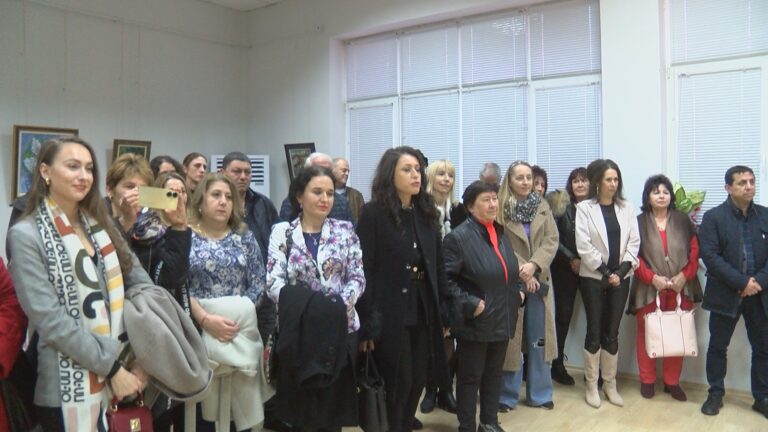 Ваня Енчева откри първата си самостоятелна изложба в Полски Тръмбеш
