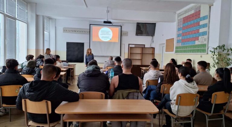 Общество | Частните съдебни изпълнители обучават младежи за управление на личните финанси