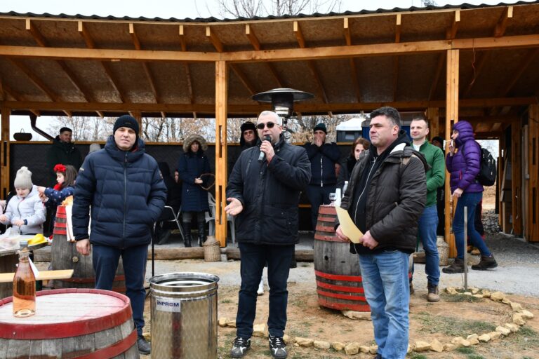 Общество | Победител дари наградата си на онкодиспансера