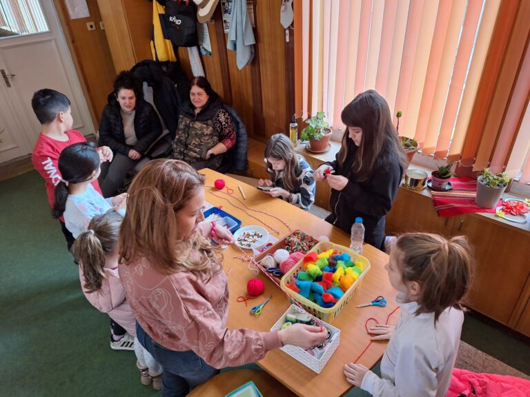 Общество | Базар с ръчно изработени мартеници и бижута огранизира Соня Кедикова