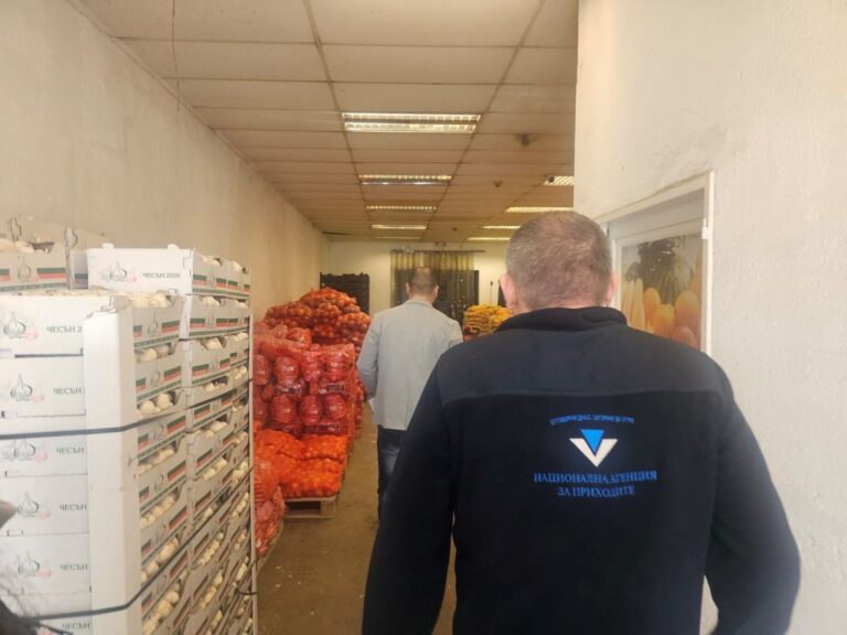 НАП проверява големи борси, тържища и магазини