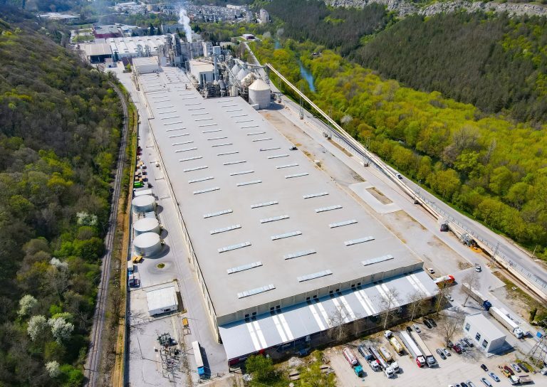 Общество | „Кроношпан“ преработи над 27 000 куб. м. увредена дървесина в нови продукти
