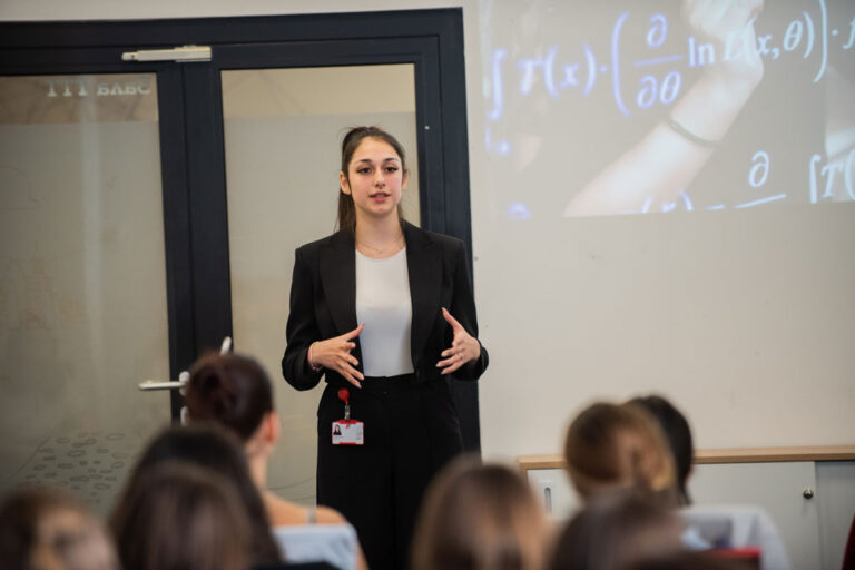 Второто издание на менторската програма А1 STEMfem Junior стартира с 45 млади таланти и разширен обхват