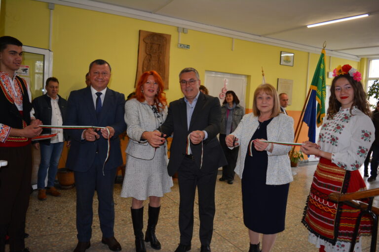 STEM център разкрива нови възможности за учениците от ПГАТ „Цанко Церковски“