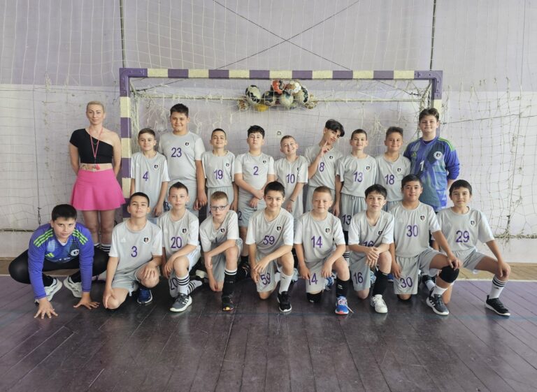 11 и 12-годишните момичета на „Етър-64“ зонов шампион, отиват на държавен финал