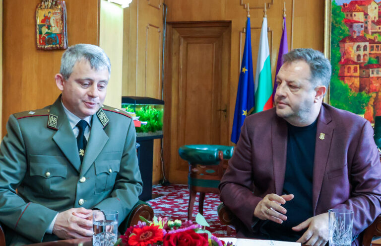 Общество | Община Велико Търново и НВУ разширяват сътрудничеството си