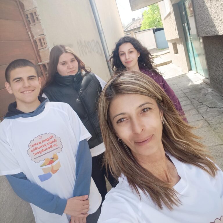 Общество | 170 души получиха помощи в Павликени от “Подай ръка. Дари усмивка за Великден!”