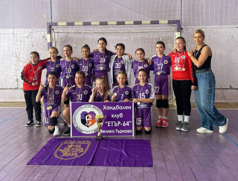 11 и 12-годишните момичета на „Етър-64“ зонов шампион, отиват на държавен финал