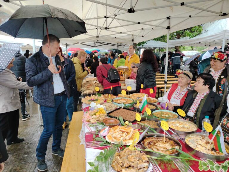 Баници със суджук и халва представиха във Върбица