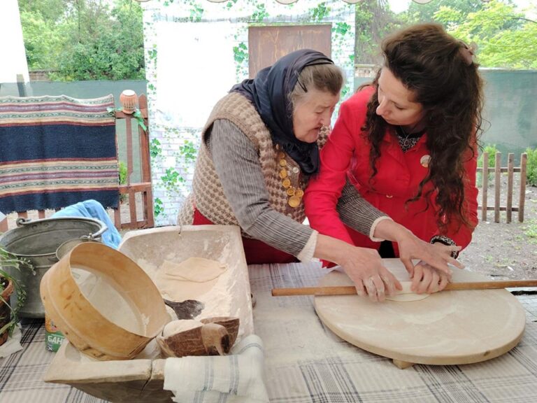 Баници със суджук и халва представиха във Върбица