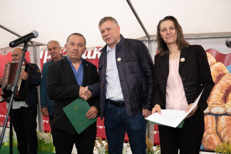 Баници със суджук и халва представиха във Върбица