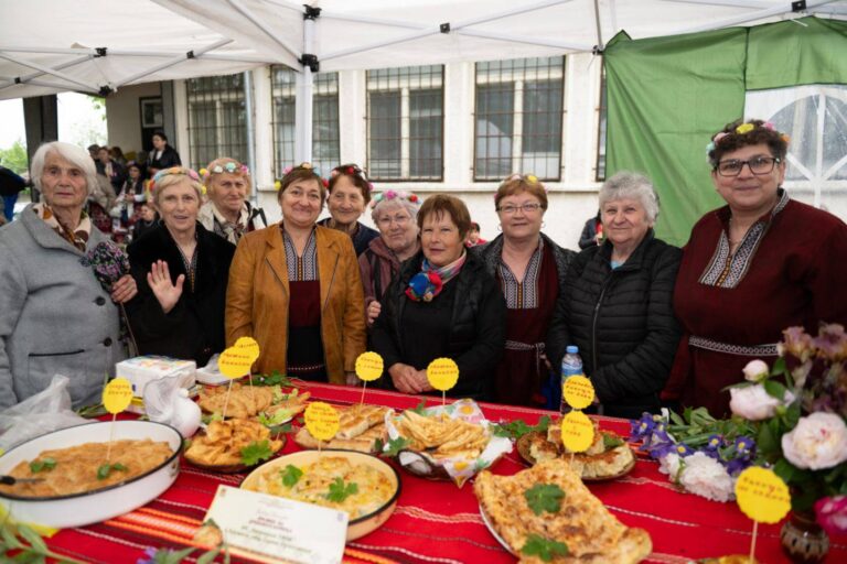 Баници със суджук и халва представиха във Върбица