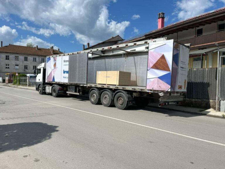 „Кроношпан“ дари покрив за Националната гимназия по приложни изкуства