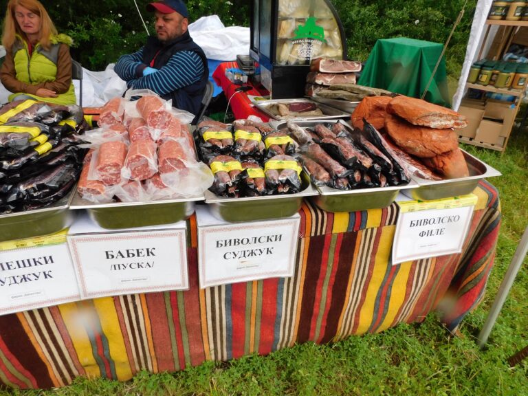 Кашкавал с трюфели стана хит на събора на овцевъдите