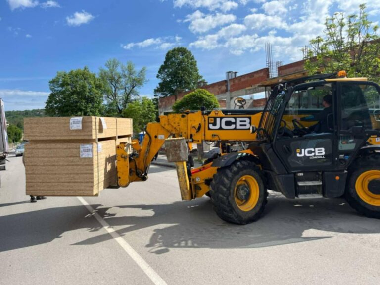 „Кроношпан“ дари покрив за Националната гимназия по приложни изкуства