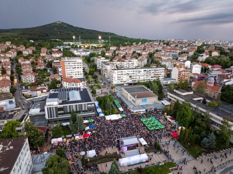 Горещи новини | Националната гвардейска част, Биг бенда на БНР, Силвия Кацарова, музикални, спортни и арт събития за празника на Горна Оряховица