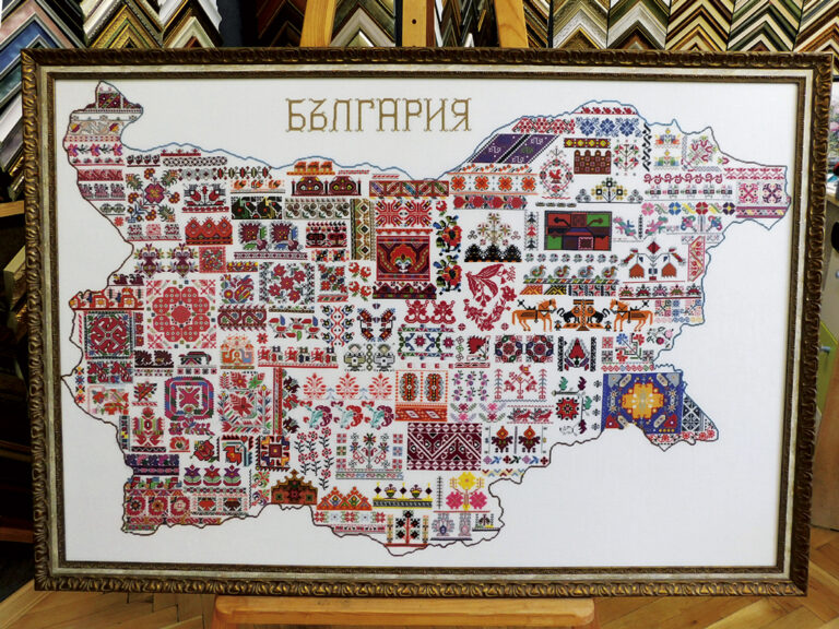 Общество | Изложба на гоблени “Билки, цветя и шевици” прави Соня Кедикова