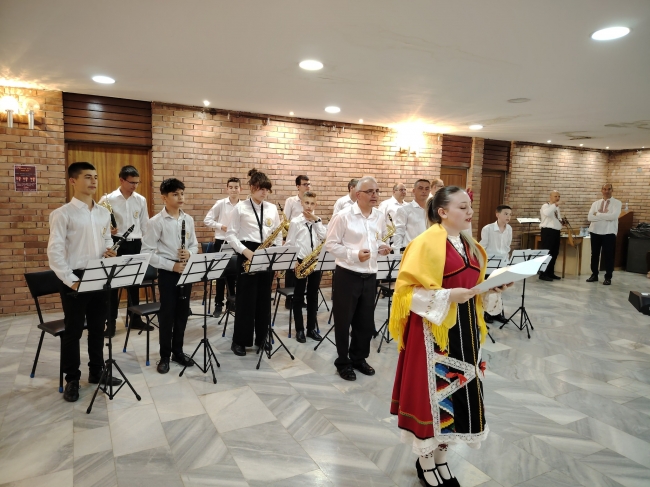 Общество | С концерт и голяма торта талантливи деца от Г. Оряховица закриха творческата учебна година