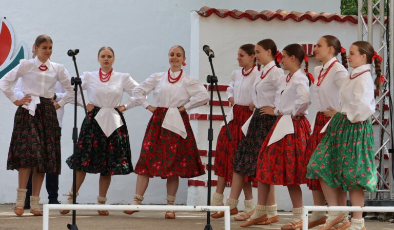 2500 участници в Петропавловския събор на народното творчество, Илияна Йотова гост на празника