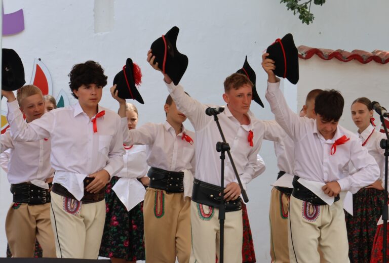 2500 участници в Петропавловския събор на народното творчество, Илияна Йотова гост на празника