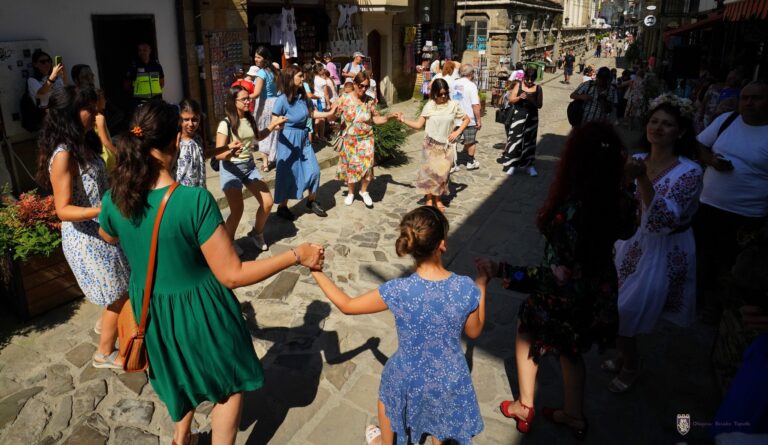 Велико Търново празнува Еньовден на Самоводската чаршия