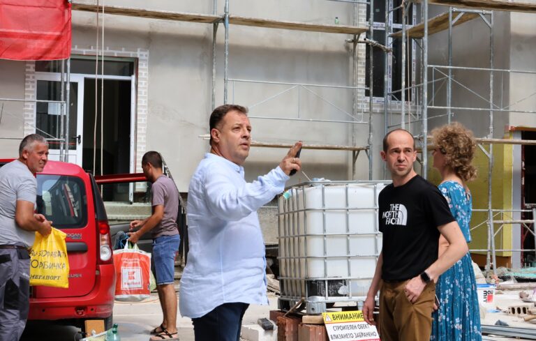 Кметът Даниел Панов провери основния ремонт на ОУ „Бачо Киро“