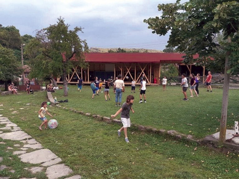 Българката Мая и кубинецът Хесус стопанисват къща  за гости в Балкана