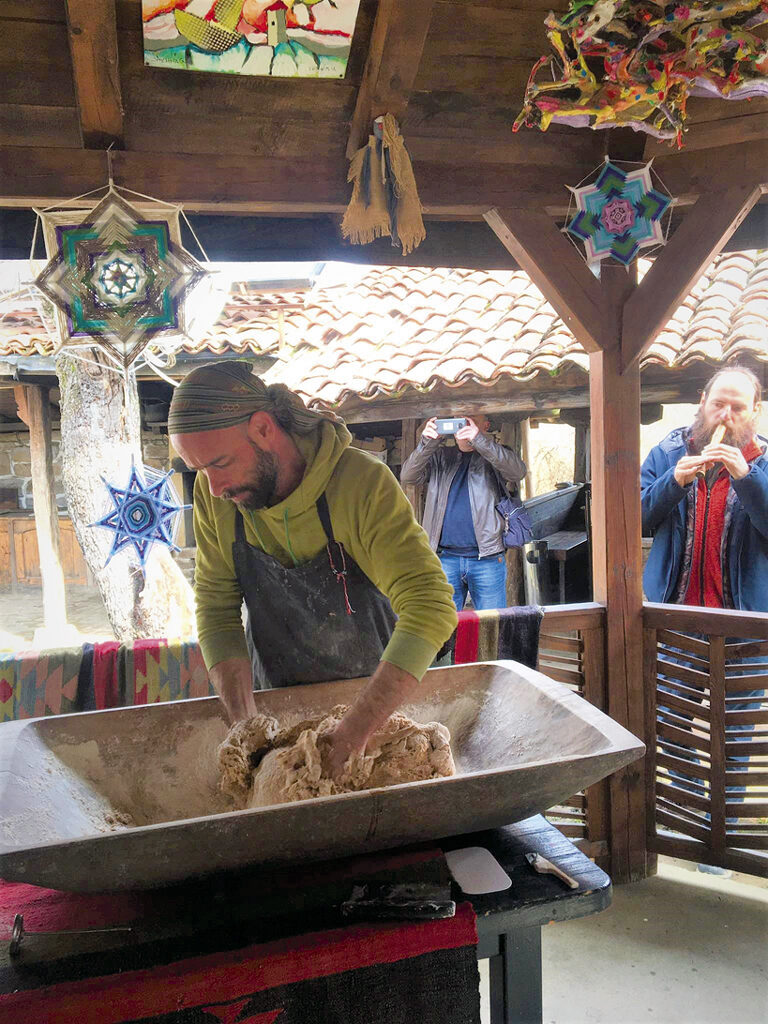 Българката Мая и кубинецът Хесус стопанисват къща  за гости в Балкана