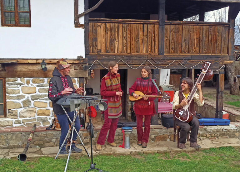 Българката Мая и кубинецът Хесус стопанисват къща  за гости в Балкана
