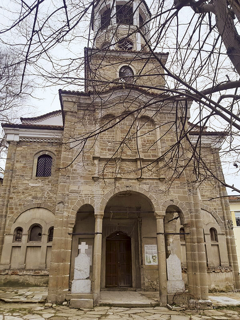 Комунисти унищожават криптата на  църквата “Св. св. Константин и Елена”