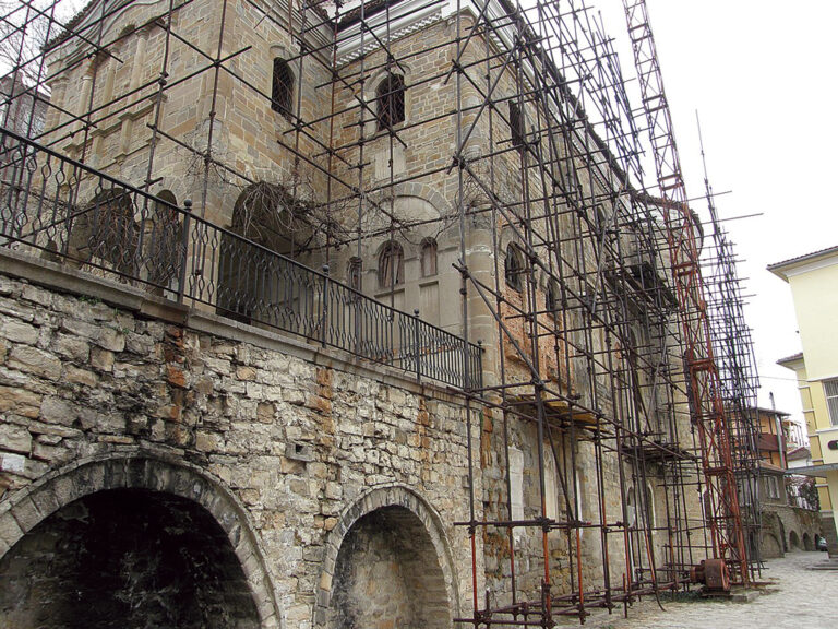 Комунисти унищожават криптата на  църквата “Св. св. Константин и Елена”