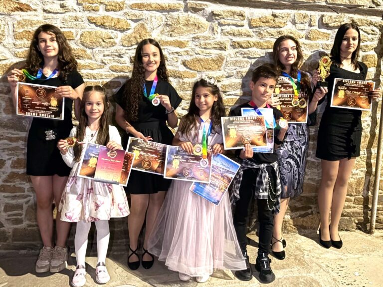 Общество | Златният отбор певци на СУ “Емилиян Станев“ с  11  призови отличия от два фестивала