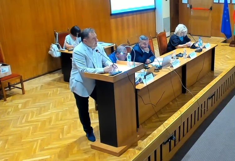 Горещи новини | Тепърва ще решават платен ли ще бъде паркингът в кв. „Бузлуджа“