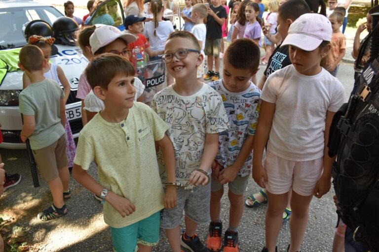 Общество | Малки ученици спипаха престъпник