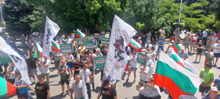 Общество | Граждани и активисти на „Възраждане“ се обявиха в защита на българския лев