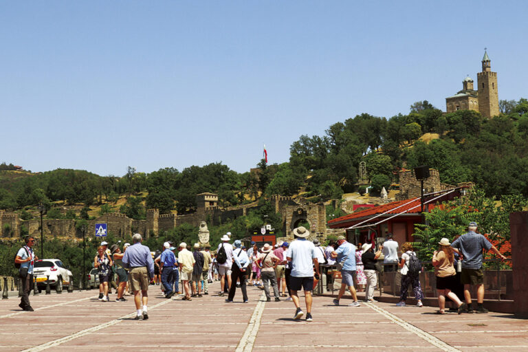 Горещи новини | 200 хиляди туристи са посетили  Велико Търново и Арбанаси  за половин година