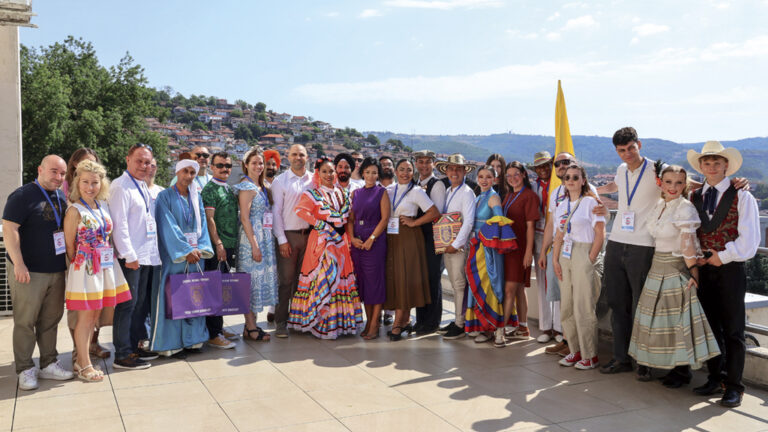 Девет държави свързаха културата  и традициите си с Велико Търново