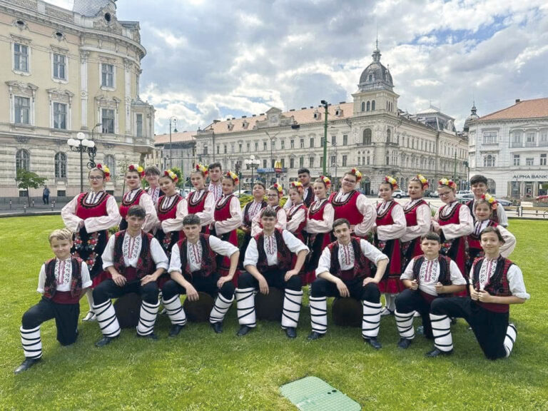 “Бели рози” и “Луди Млади” излизат на сцената във В. Търново