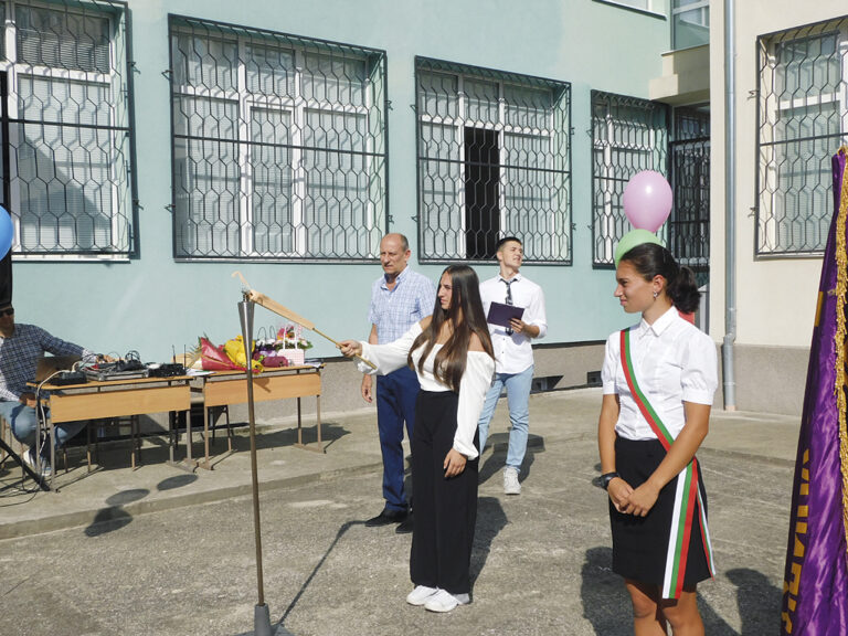 Преди 45 г. е открит е единственият Паметник на олимпийския огън