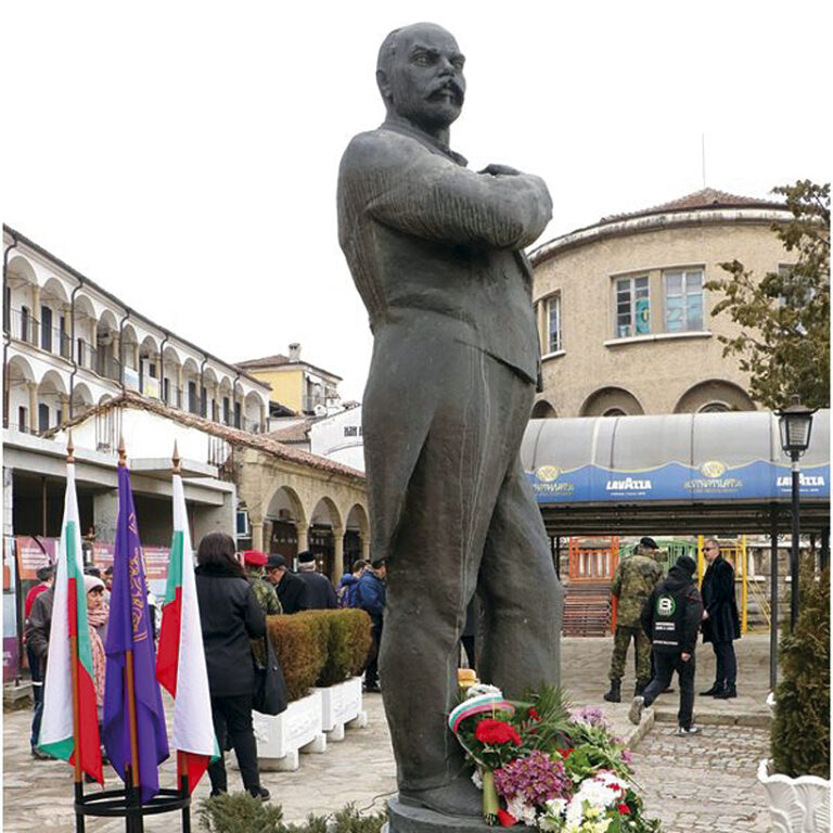 Общество | Княз Фердинанд Кобургът поръчва  убийството на Стефан Стамболов