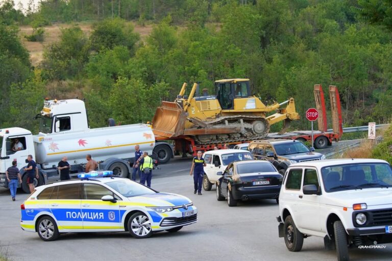 Потушен е пожарът, изпепелил 500 дка до Велико Търново