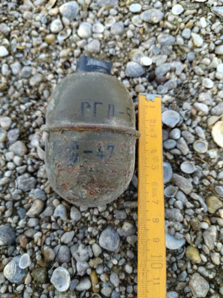 Общество | Специализиран екип от НВУ унищожи невзривена граната