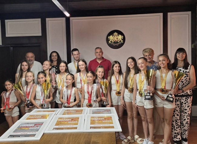 Балет „Калина“ представи впечатляващите си световни отличия пред ръководството на Община Горна Оряховица