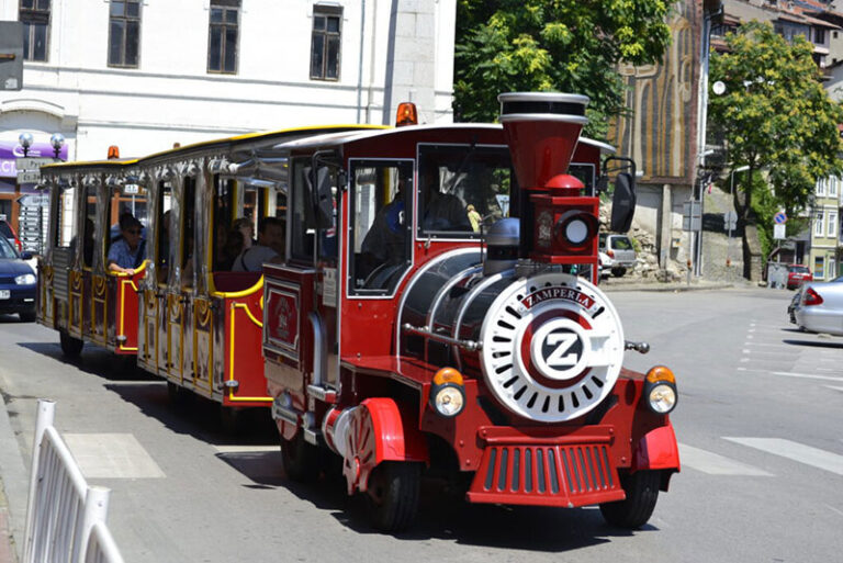 Общество | Поради опасно високите температури през тази седмица туристическият влак ще се движи с изменено работно време