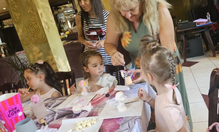 В тайните на стъклописа ще навлязат участниците в последната семейна събота в Етнографски музей – Долна Оряховица