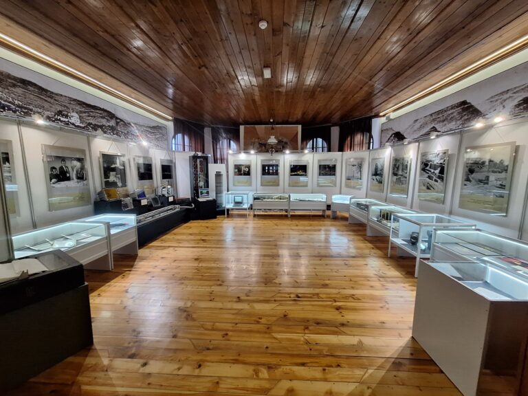 Откриват изложба, посветена на 40 години “Звук и светлина”