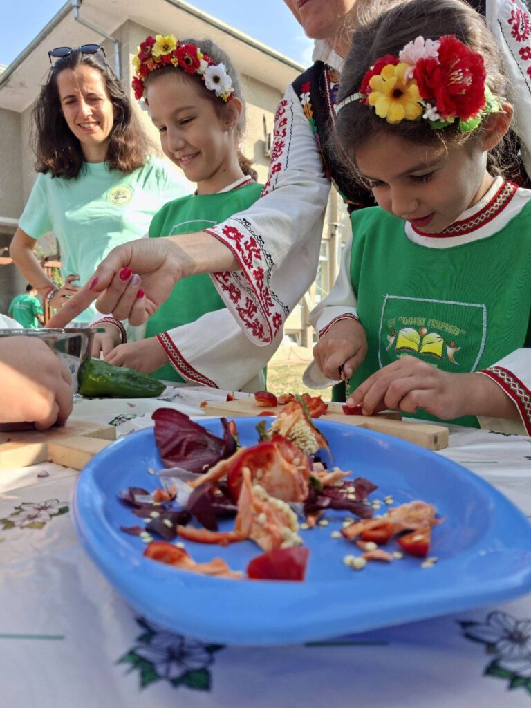 В Козаревец 12 казана с вкусна кокоша чорба се състезаваха за наградите на организаторите