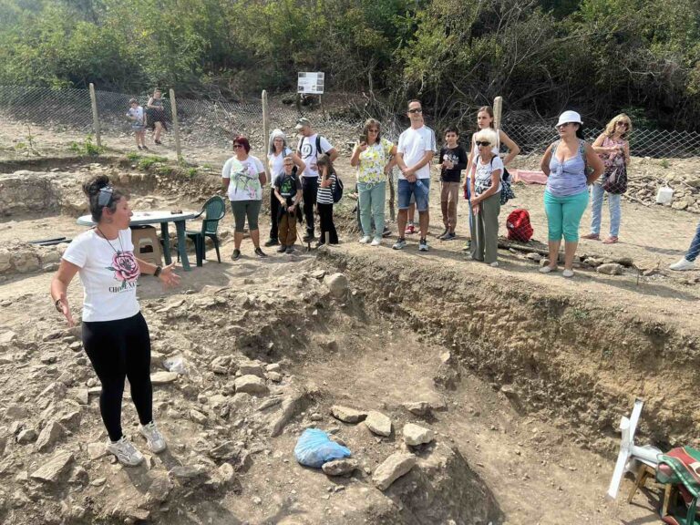 Общество | 300 любители на миналото се потопиха в живота на средновековния Ряховец