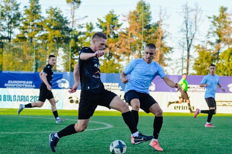Спорт | “Лайтс” вече е сред най-добрите 16 в Европа